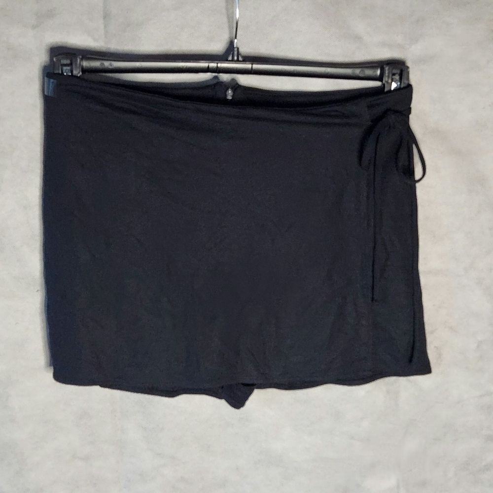 H&M High Waist Black Skort Showcases An Attached Skirt Flap Ties Stylishly Side